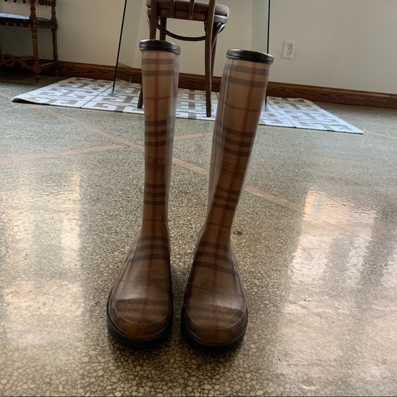 Burberry plaid rain boots size 38 - Picture 2 of 7